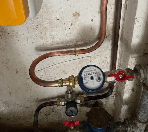 Votre plombier intervient aupr&egrave;s des particuliers et des professionnels